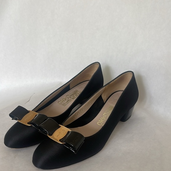 Ferragamo Vara Pump - Picture 3 of 7